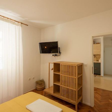 Pula City Apartment With Private Parking Free エクステリア 写真