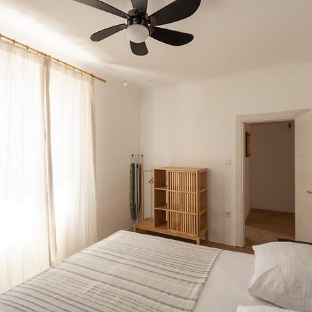 Pula City Apartment With Private Parking Free エクステリア 写真
