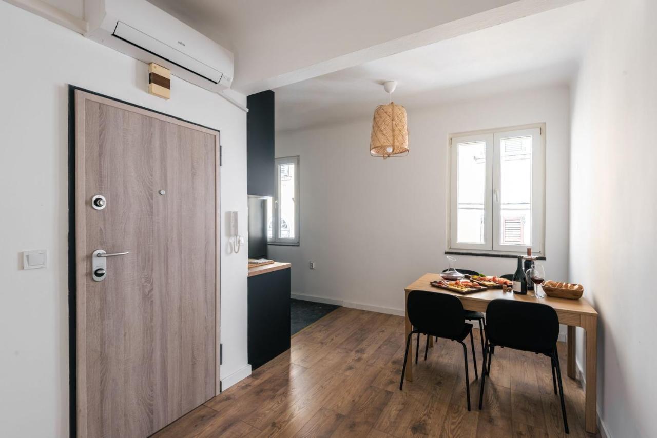 Pula City Apartment With Private Parking Free エクステリア 写真