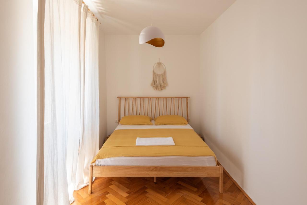 Pula City Apartment With Private Parking Free エクステリア 写真